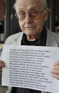 83-year-old Berliner <b>Manfred Joachim</b>, whose father was Jewish, <b>...</b> - berlin2