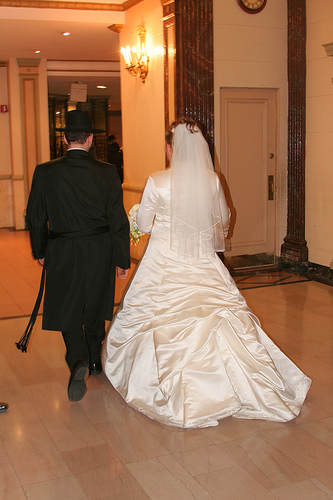 http://www.vosizneias.com/wp-content/uploads/2008/11/bride-groom.jpg