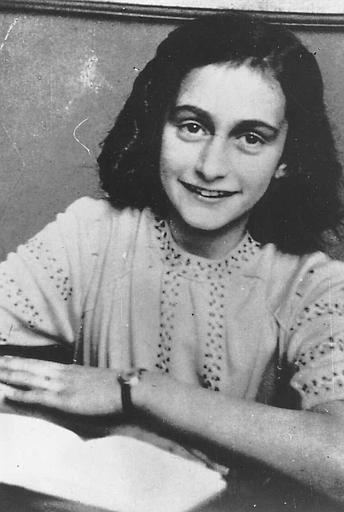  surrounded by death, Jewish teenager Anne Frank 