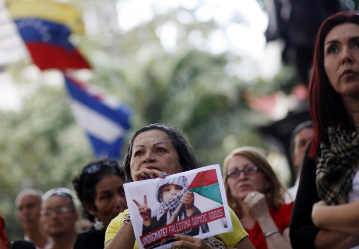 VENEZUELAN DEMONSTRATORS REJECT ISRAEL'S ATTACK IN GAZA Dozens demonstrate against Israel's attack in Gaza Strip, at the Plaza de Bolivar, Caracas, Venezuela, 21 November 2012. A ceasefire has gone into effect in the Gaza Strip, after Israel and Hamas agreed to cease hostilities. US Secretary of State Hillary Clinton and the Egyptian Foreign Minister Mohamed Kamel Amr announced the a ceasefire agreement in Cairo some time before it took hold at 8pm CET. EPA/DAVID FERNANDEZ