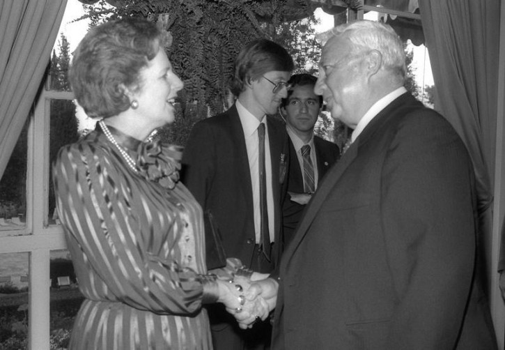 FILE - British Prime Minister Margaret Thatcher (L) greets Israeli Minister of Industry and Trade Ariel Sharon during a reception in honour of Israeli Prime Minister Shimon Peres in Jerusalem May 26, 1986  Reuters