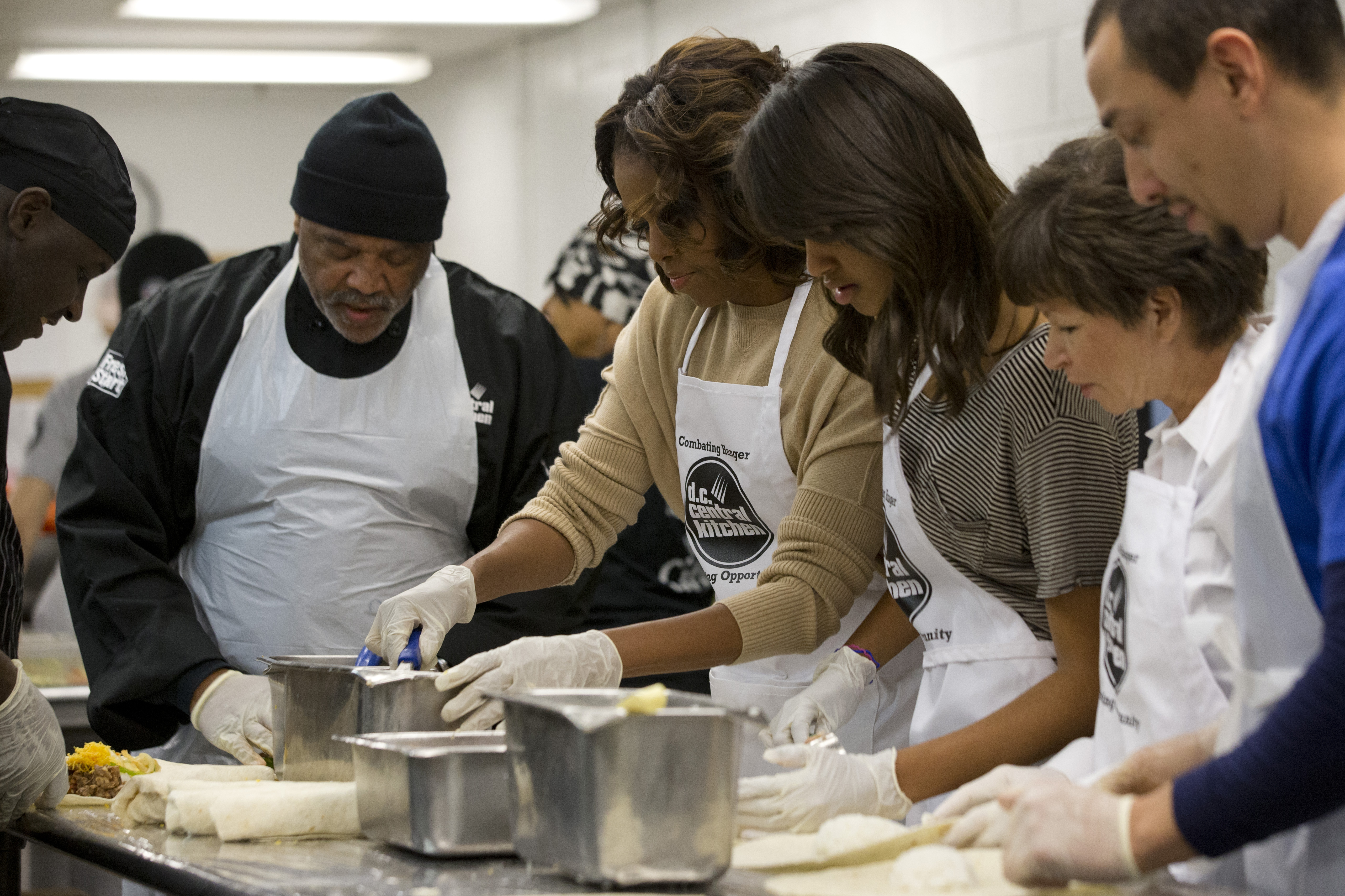 Washington Obama Celebrates MLK Holiday Visits Soup Kitchen