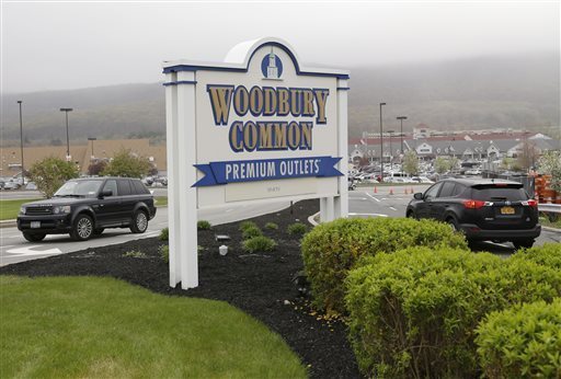 Woodbury, NY - Casinos Pitched Near New York City Worry Catskills