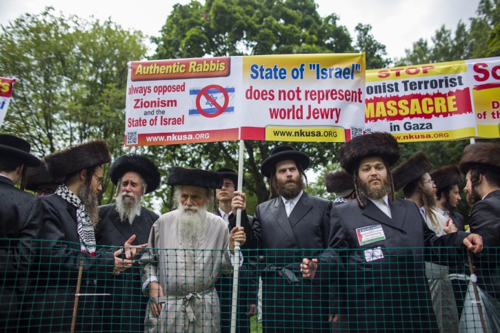 Members of 'Neturei Karta' join hundreds of Arab Americans to protest Israel's military offensive in Gaza, outside the White House in Washington, DC, USA, 02 August 2014. EPA