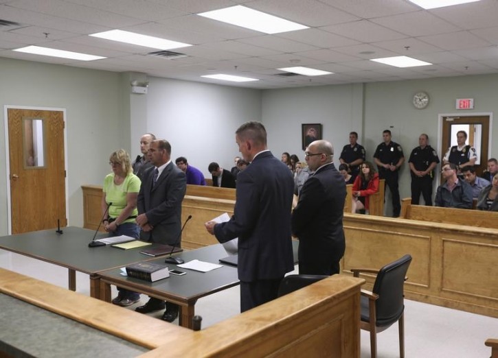 Joyce Mitchell (L), suspected of having smuggled contraband into the prison where convicts Richard Matt and David Sweat escaped last weekend, appears for her arraignment with her attorney Keith Bruno at City Court in Plattsburgh, New York June 12, 2015. Mitchell was arrested on Friday on charges that she helped two inmates stage a daring escape from the maximum security facility, authorities said. REUTERS/Mike Groll/Pool 