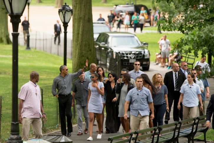 President Barack Obama, second from left, accompanied by his daughters Sasha and Malia, and their friends, walk through Central Park in New York, Saturday, July 18, 2015. Obama is spending a mainly personal weekend with his daughters in New York City. (AP Photo/Andrew Harnik)