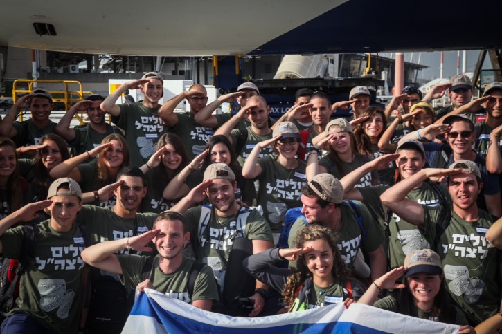 About 59 young Jews seen upon their landing at Tel Aviv Ben Gurion Airport, as they immigrate to Israel to enlist in the IDF, on August 18, 2015. The lone soldiers to-be are among over 200 new immigrants to Israel that landed today. Photo by Flash90 *