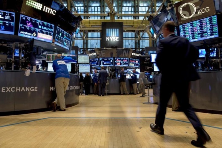 Traders work on the floor of the New York Stock Exchange September 15, 2015. REUTERS/Brendan McDermid  