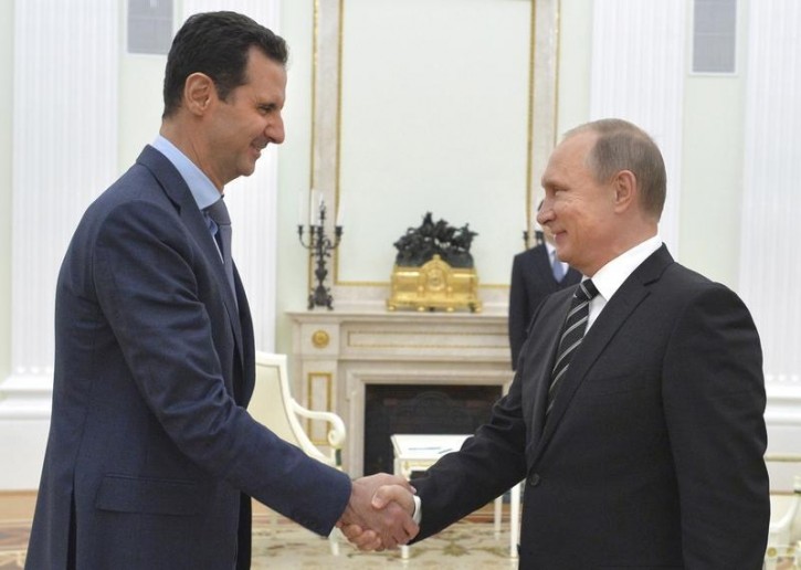 Russian President Vladimir Putin (R) shakes hands with Syrian President Bashar al-Assad during a meeting at the Kremlin in Moscow, Russia, October 20, 2015. Assad flew to Moscow on Tuesday evening to personally thank Putin for his military support, in a surprise visit that underlined how Russia has become a major player in the Middle East. Picture taken October 20, 2015. REUTERS/Alexei Druzhinin/RIA Novosti/Kremlin 