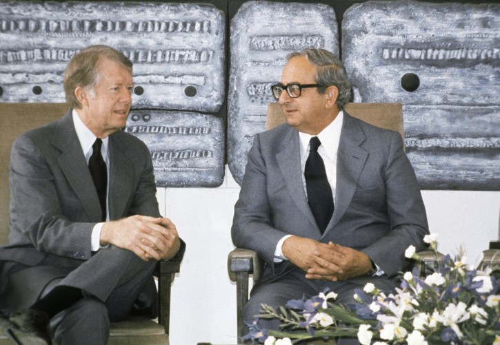 FILE - This March 11, 1979 file photo shows the then Presidents of the United State Jimmy Carter, left, and of Israel Yitzhak Navon during a meeting in Jerusalem. Navon, who served as Israel's fifth president, has died Saturday, Nov. 7, 2015, his family said. He was 94. (AP Photo/Shlomo Arad, File)