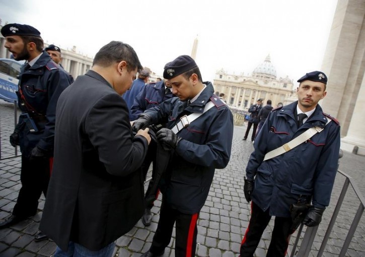 Italian Carabinieri officers check a man as he arrives to attend Pope Francis' Wednesday general audience in Saint Peter's square at the Vatican November 18, 2015. REUTERS/Tony Gentile