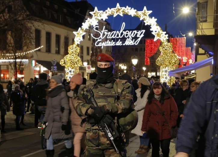 A soldier patrols as tourists arrive to visit the traditional Christkindelsmaerik (Christ Child market) in Strasbourg November 28, 2015 as the security measures in public places is reinforced after recent deadly attacks in Paris.  REUTERS/Vincent Kessler 