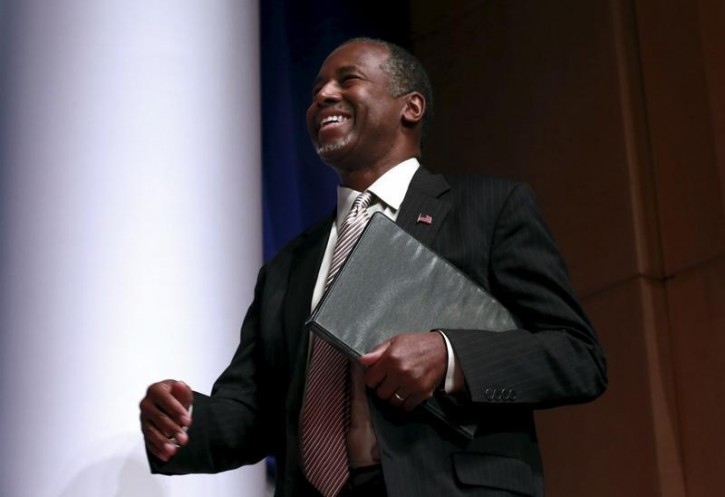 Republican presidential candidate Ben Carson arrives at the Republican Jewish Coalition's Presidential Forum in Washington December 3, 2015. REUTERS/Yuri Gripas 