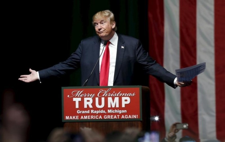 U.S. Republican presidential candidate Donald Trump addresses the crowd during a campaign rally in Grand Rapids, Michigan, December 21, 2015. REUTERS/Rebecca Cook 