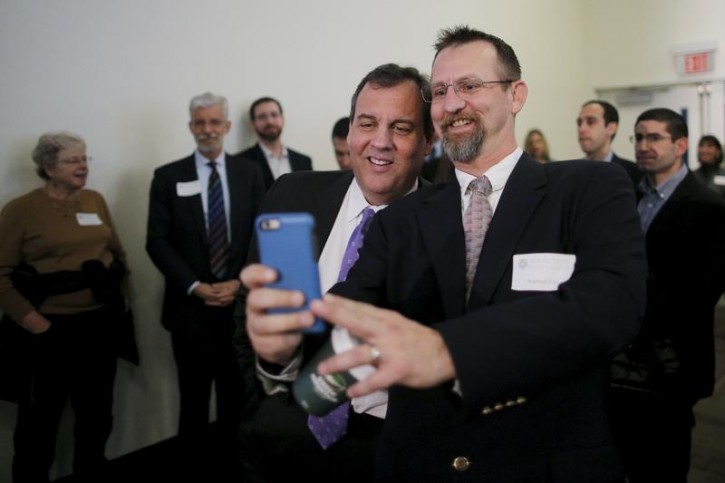 U.S. Republican presidential candidate and New Jersey Governor Chris Christie (C) poses for a selfie before speaking at the New Hampshire Forum on Addiction and Heroin Epidemic in Hooksett, New Hampshire, January 5, 2016. REUTERS/Brian Snyder 