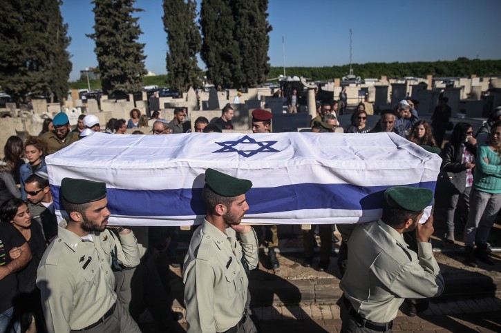 Friends and family attend the funeral of Hadar Cohen, 19, at the cemetery in Yehud, central Israel on February 4, 2016, Hadar Cohen, 19, an Israeli border police officer died yesterday, after being shot and stabbed by three Palestinian attackers, who were shot and killed by Israeli security forces at the scene. Photo by Yonatan Sindel/Flash90 