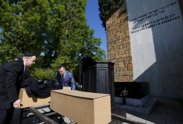 Jews prepare the coffins of the remains of Holocaust victims during their funeral in the Jewish cemetery in Budapest, Hungary April 15, 2016. REUTERS/Laszlo