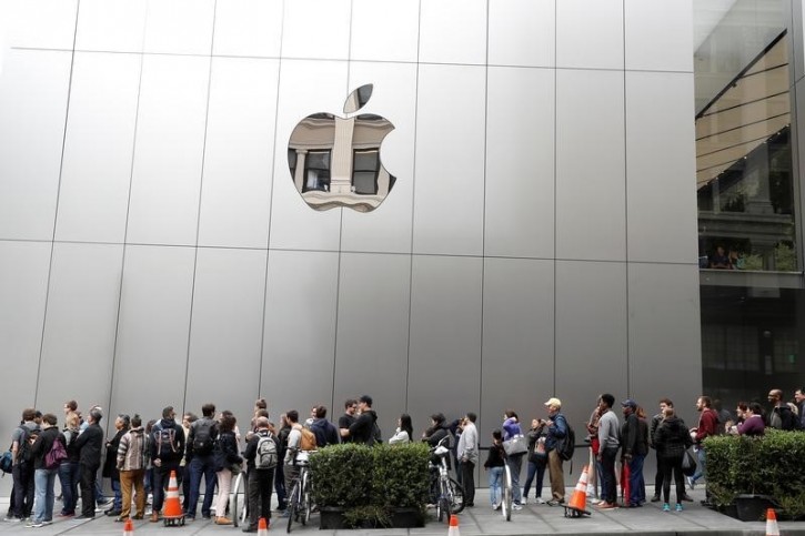 FILE - People wait in line for the opening of the next generation Apple Store in San Francisco, California, U.S. May 21, 2016. REUTERS/Stephen Lam