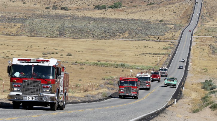 A strike team of five engines head to the Erskine Fire, Saturday, June 25, 2016 in the Hanning Flat area near Isabella Lake, Calif. (AP photo/The Bakersfield Californian, Casey Christie)