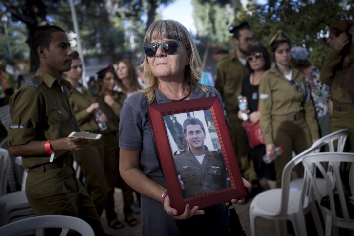 Families of Israeli soldiers killed during Operation Protective Edge react as they attend a ceremony marking two years since Operation Protective Edge at the Mount Herzl military cemetery in Jerusalem on July 26, 2015. Photo by Miriam Alster/FLASH90