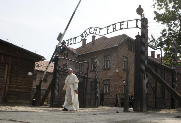 Oswiecim, Poland - Pope, At Auschwitz, Asks God To Forgive ...