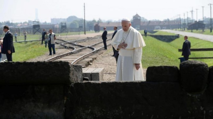 Pope Francis visits to Birkenau's former Nazi death camp in Oswiecim, Poland, July 29, 2016. Osservatore Romano/Handout via Reuters 