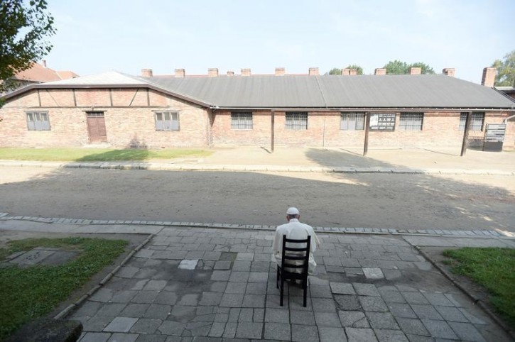 Pope Francis arrives to visit Auschwitz's former Nazi death camp, Poland, July 29, 2016. Osservatore Romano/Handout via Reuters 