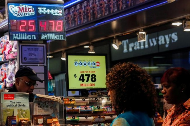 Customers purchase Powerball lottery tickets in New York, U.S., July 30, 2016. REUTERS/Eduardo Munoz -