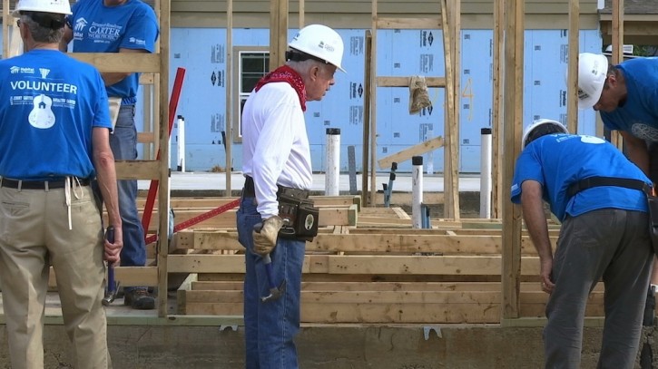 Former U.S. President Jimmy Carter helps build a home in Memphis, Tenn., for Habitat for Humanity on Mon., Aug. 22, 2016. (AP Photo/Alex Sanz)