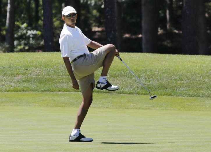 U.S. President Barack Obama reacts after missing a putt on the first green at the Farm Neck Golf Club at Oak Bluffs on Marthas Vineyard, August 11, 2013.  REUTERS/Larry Downing/File Photo