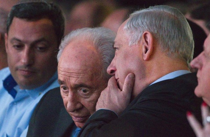 FILE - Israel's Prime Minister Benjamin Netanyahu speaks with President Shimon Peres (2nd L) at the sixth Negev Conference in the southern town of Sderot March 18, 2014. REUTERS/Amir Cohen 