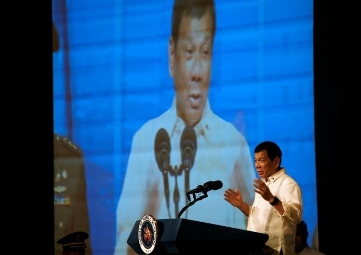 Philippines President Rodrigo Duterte speaks to members of the Filipino community in Jakarta, Indonesia September 9, 2016.   REUTERS/Darren Whiteside  