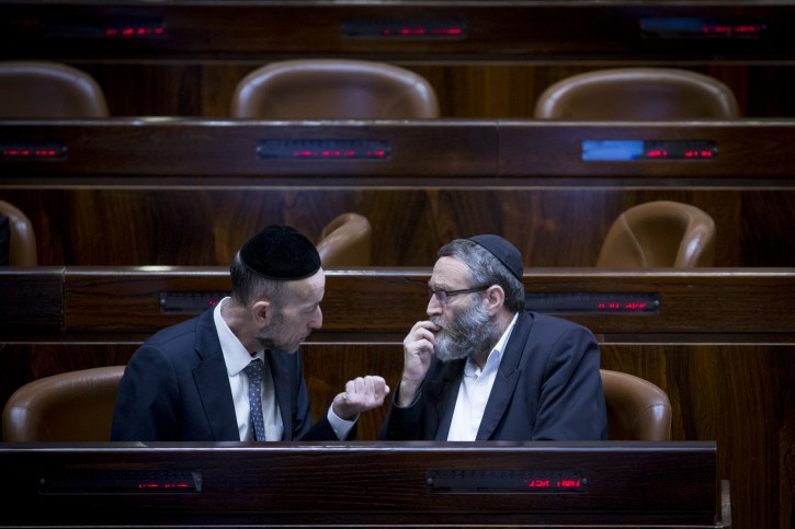 United Torah Judaism parliament member Uri Maklev speaks with MK Moshe Gafni at the Israeli parliament in Jerusalem during a special session about the Israel Railways work on Shabbat on September 19, 2016. Photo by Yonatan Sindel/Flash90