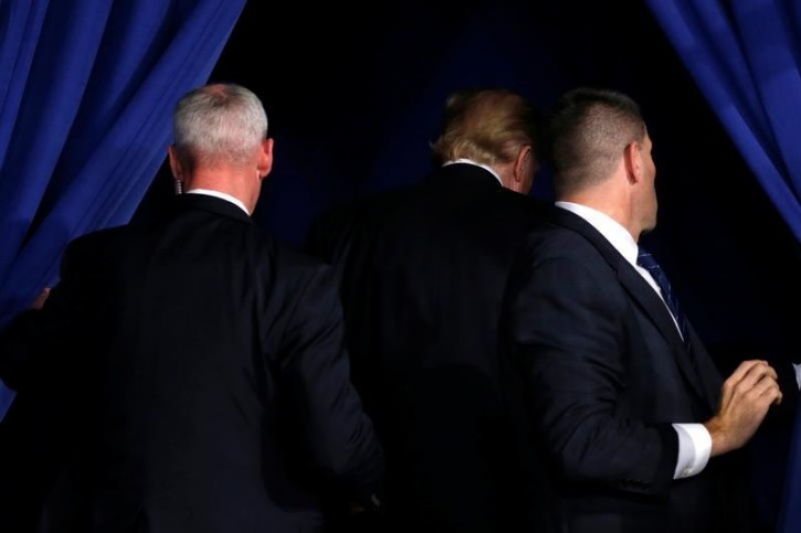 Secret Service agents escort Republican presidential nominee Donald Trump (C) to the exit after a rally with supporters at the Suburban Collection Showplace in Novi, Michigan, U.S. September 30, 2016. REUTERS/Jonathan Ernst 