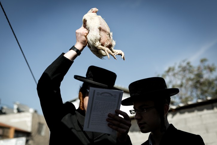 FILE - Ultra Orthodox Jews perform the Kaparot ceremony on October 10, 2016, in the ultra orthodox neighborhood of Meah Shearim, in Jerusalem.  Flash90
