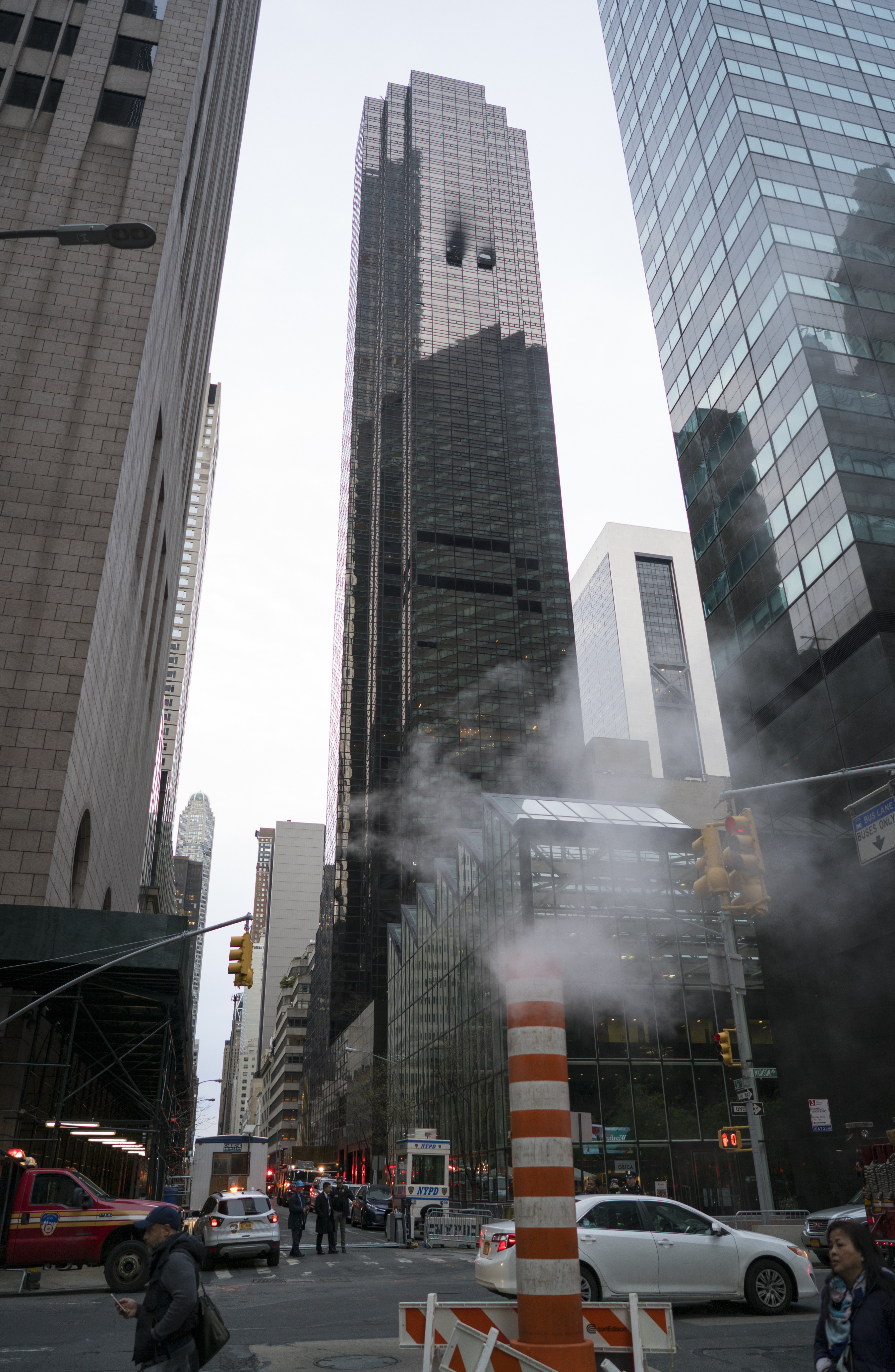 New York - 1 Killed In Fire At Trump Tower In New York2700 x 4137