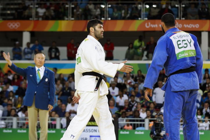 Rio Olympics Judo Men Egypt's Islam El Shehaby, blue, declines to shake hands with Israel's Or Sasson, white, after losing during the men's over 100-kg judo competition at the 2016 Summer Olympics in Rio de Janeiro, Brazil, Friday, Aug. 12, 2016. (AP Photo/Markus Schreiber)