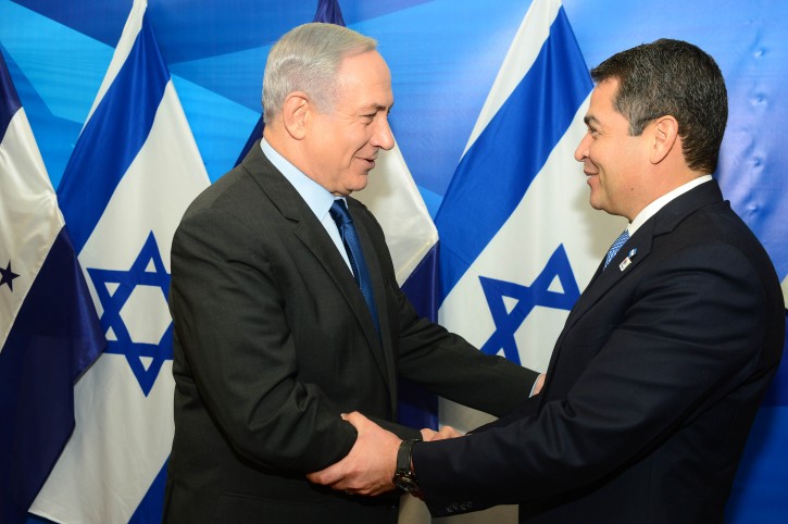 Prime Minister Benjamin Netanyahu meets with President of Honduras, Juan Orlando HernÃÂ¡ndez, in Jerusalem on October 29, 2015. Photo by Kobi Gideon / GPO