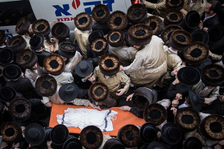 FILE - Hundreds attend the funeral of the infant that drowned to death in Ashdod, in Jerusalem, on April 5, 2018. Photo by Noam Revkin Fenton/Flash90