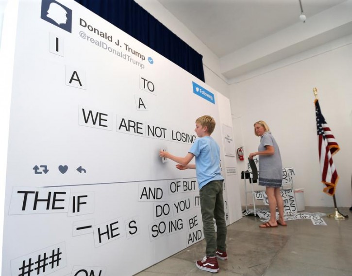 Visitors compose tweets at The Donald J. Trump Presidential Twitter Library presented by The Daily Show in West Hollywood, California, U.S., June 8, 2018. REUTERS/Mario Anzuoni 