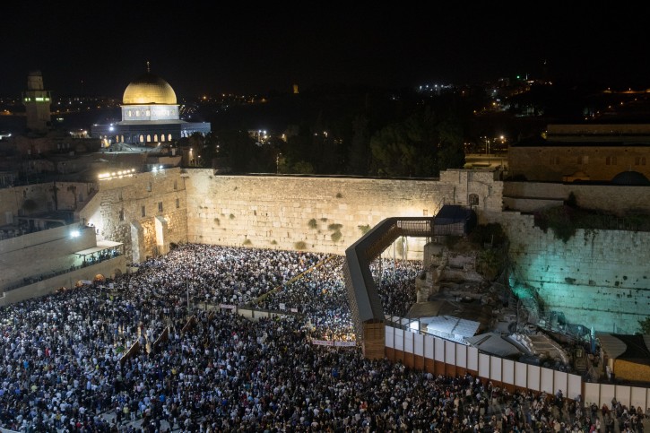 . Thousands attend forgivness prayer (Selichot), at the Western Wall in the Old City of Jerusalem early on September 7, 2018. Photo by Yonatan Sindel/Flash90