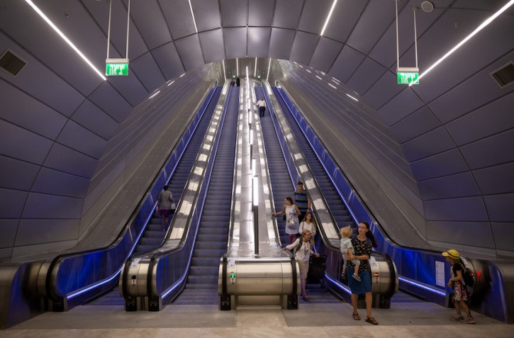 Commuters at the newly built Yitzhak Navon train station in Jerusalem. The new fast track train Jerusalem-Ben Gurion Airport took its first passengers today, September 25, 2018. Photo by Aharon Krohn/FLASH90