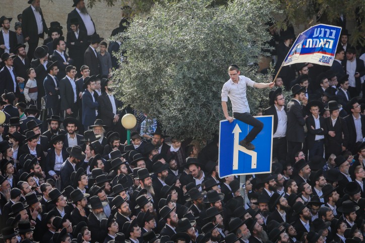 Thousands attend a rally of United Torah Judaism party, ahead of the upcoming elections, in Jerusalem, April 8, 2019. Photo by Noam Revkin Fenton/Flash90