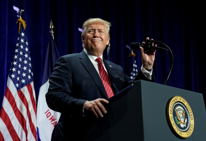 U.S. President Donald Trump speaks at a fundraiser in Des Moines, Iowa, June 11, 2019.  REUTERS/Kevin Lamarque