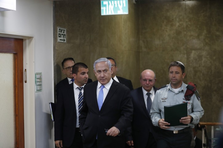  Israeli Prime Minister Benjamin Netanyahu (C) arrives to the weekly cabinet meeting in Jerusalem, 02 June 2019.  EPA-EFE/RONEN ZVULUN / POOL
